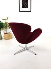 Load image into Gallery viewer, Swan Swivel Chair - Arne Jacobsen Style
