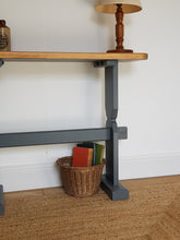 Load image into Gallery viewer, Table