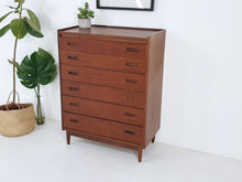 Load image into Gallery viewer, Chest of Drawers