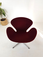 Load image into Gallery viewer, Swan Swivel Chair - Arne Jacobsen Style