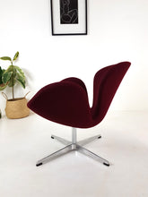 Load image into Gallery viewer, Swan Swivel Chair - Arne Jacobsen Style