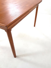 Load image into Gallery viewer, Extending Dining Table