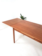 Load image into Gallery viewer, Extending Dining Table