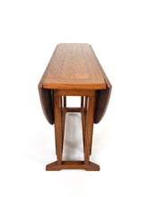 Load image into Gallery viewer, Oak Dining Table