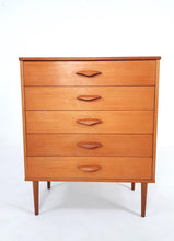 Load image into Gallery viewer, Austin Suite Chest of Drawers