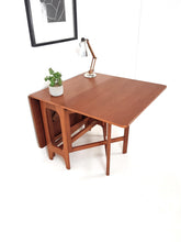 Load image into Gallery viewer, Gate Leg Dining Table