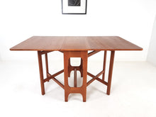 Load image into Gallery viewer, Gate Leg Dining Table