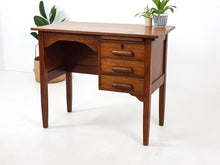 Load image into Gallery viewer, Solid Wood Desk