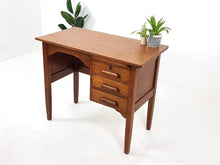 Load image into Gallery viewer, Solid Wood Desk