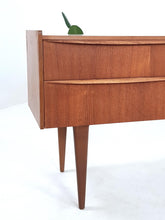 Load image into Gallery viewer, Austin Suite Sideboard / Chest of Drawers