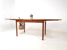 Load image into Gallery viewer, Extending Dining Table
