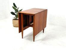 Load image into Gallery viewer, Dining Table / Gateleg Folding Table