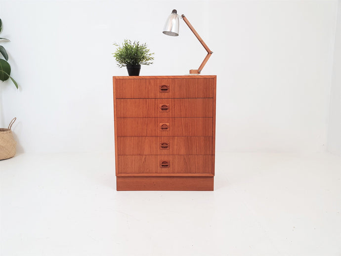 Vintage Chest of Drawers