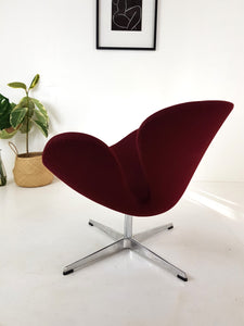 Swan Swivel Chair - Arne Jacobsen Style