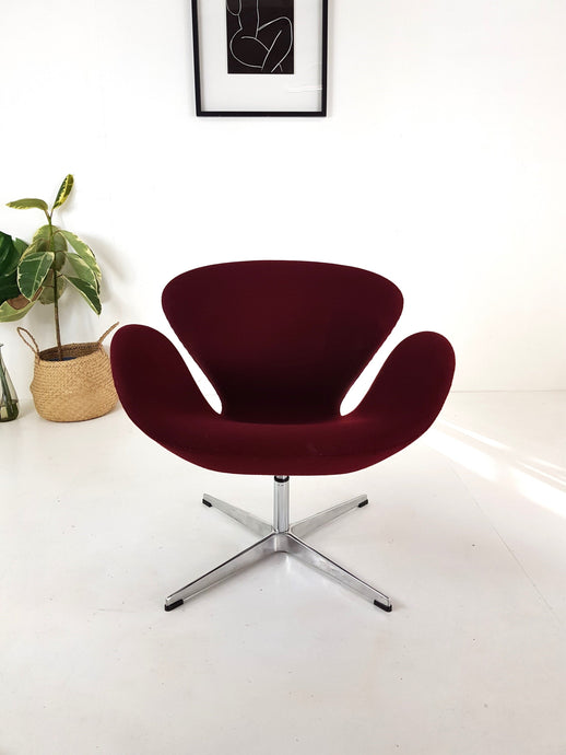 Swan Swivel Chair - Arne Jacobsen Style